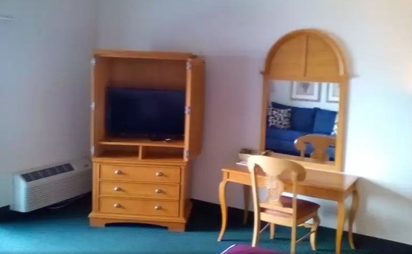 Harborlight Waterfront Suite Handicap Photo 3